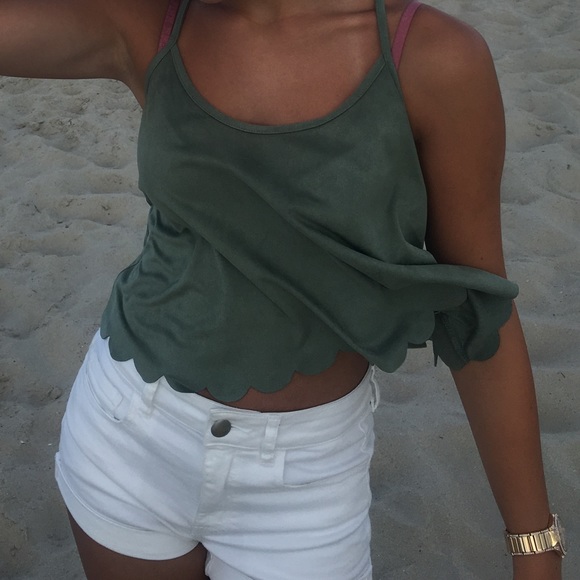 Small dark green velvet open back scallop crop tank top - Picture 9 of 9